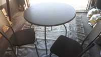 Bezpłatny stół i krzesła