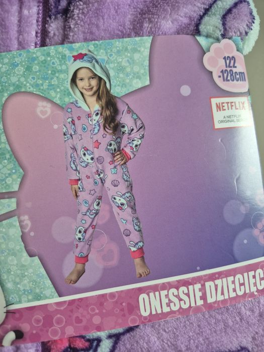 Onesie nowe Koci domek Gabi piżama kombinezon 122 128

Kolorowy i w