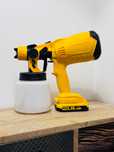 Mobilny lekki bezprzewodowy pistolet malarski 1000ml pod aku dewalt