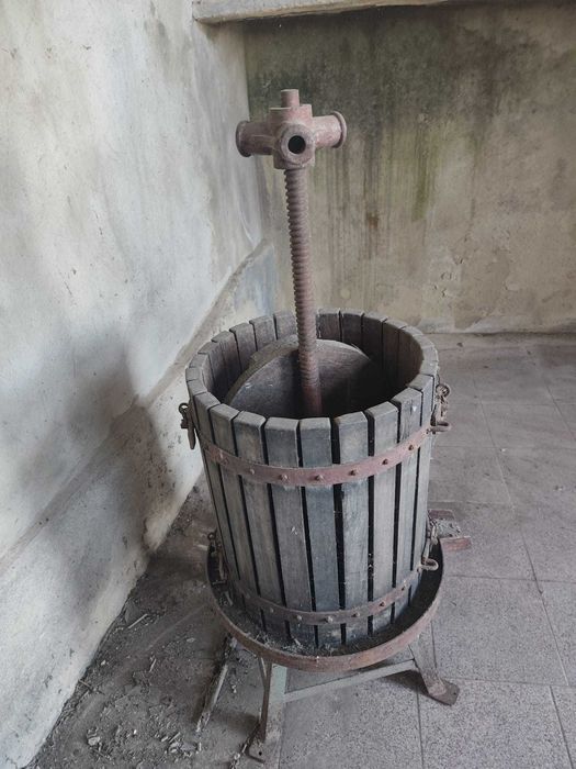 Prensa de vinho com acessórios