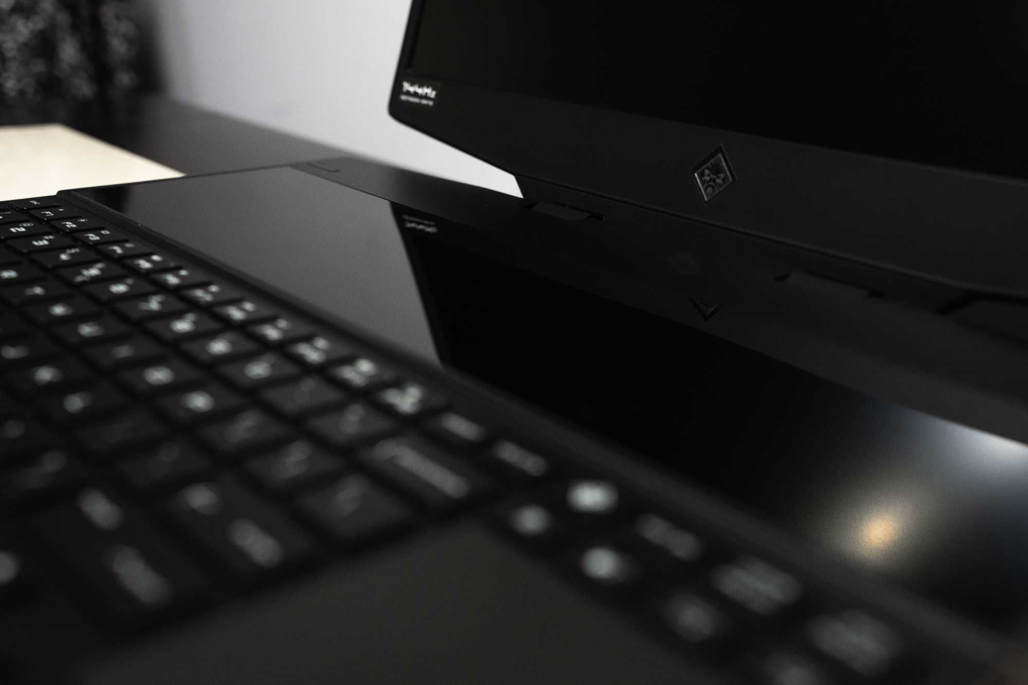 HP OMEN X2S  i9-9880H dla grafika 2 ekrany
