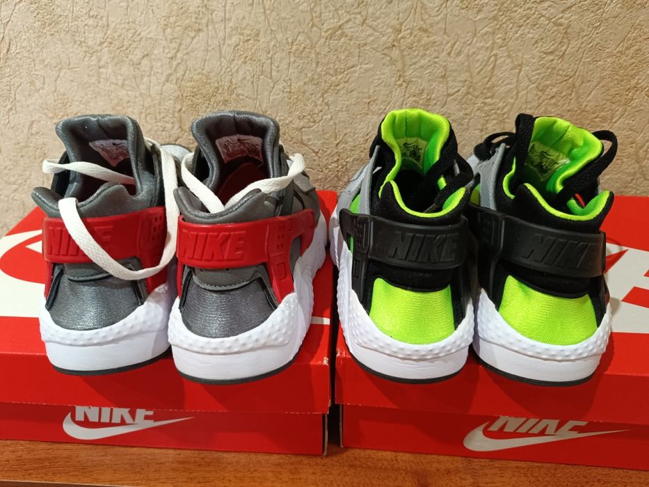 Нові кросівки для хлопчика Nike Huarache Run