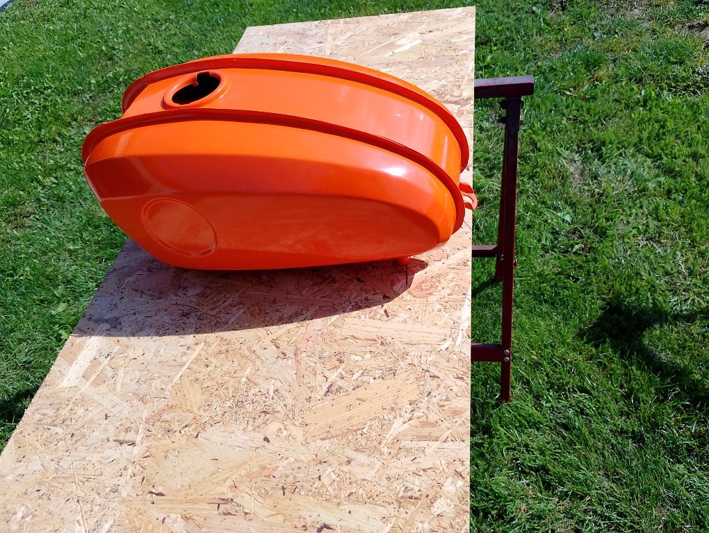 Rama WSK 125 + zbiornik + błotniki pomalowane proszkowo.