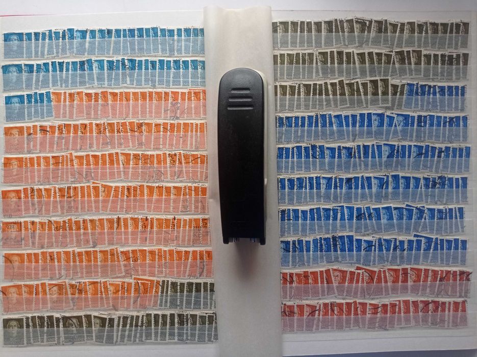 Znaczki pocztowe - Holandia - Nederland - 4533 sztuki + klaser.