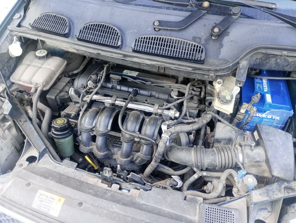 Автомобиль Ford C-max