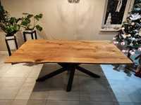 Stół loftowy z litego drewna.