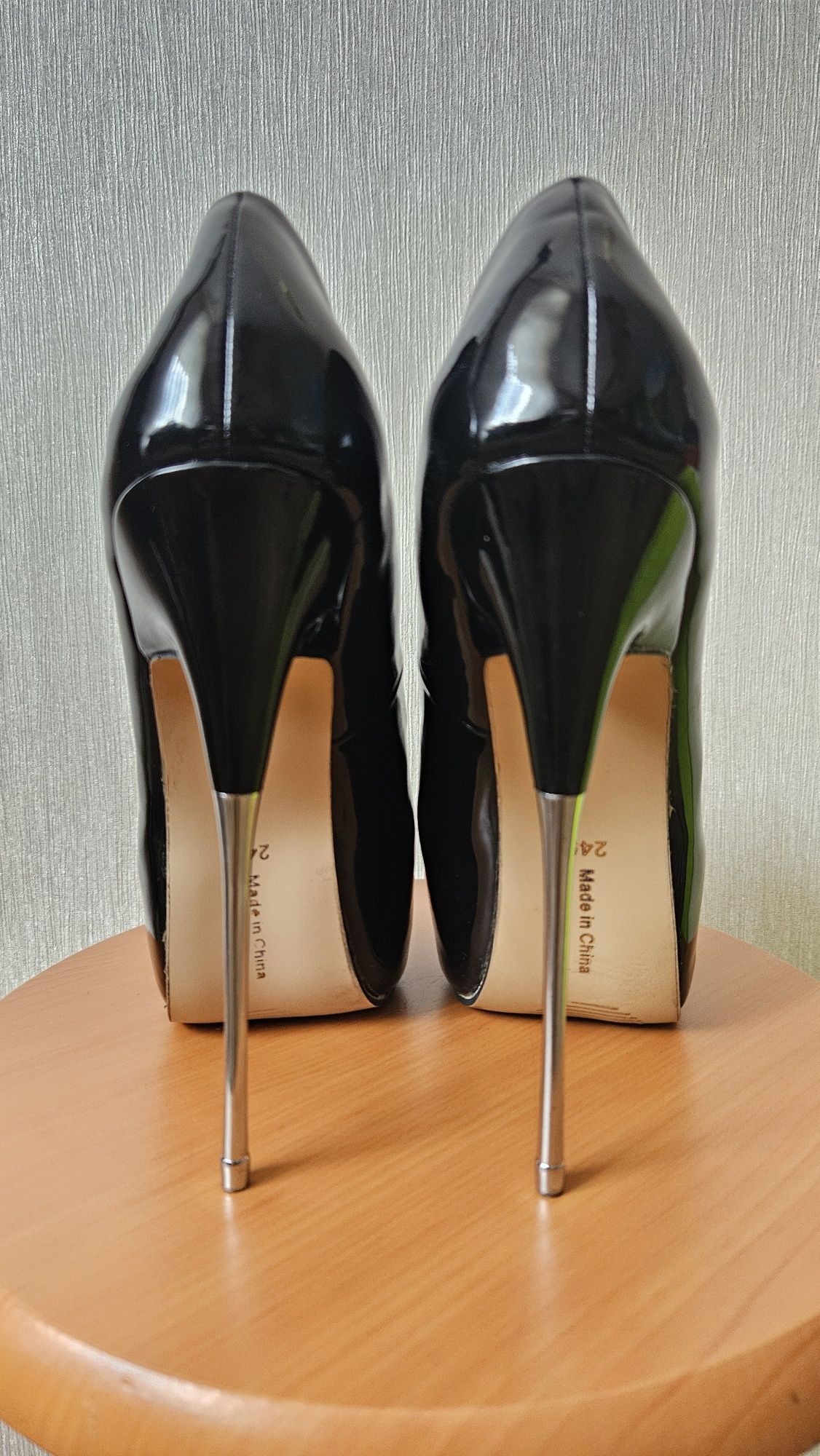 Sexy szpile nr 38,5 metalowe obcasy killer steel heels