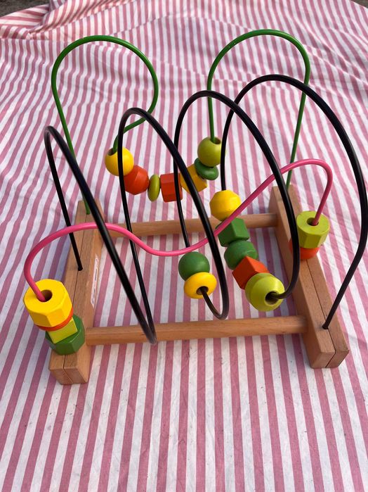 Brinquedo de madeira IKEA (labirinto)