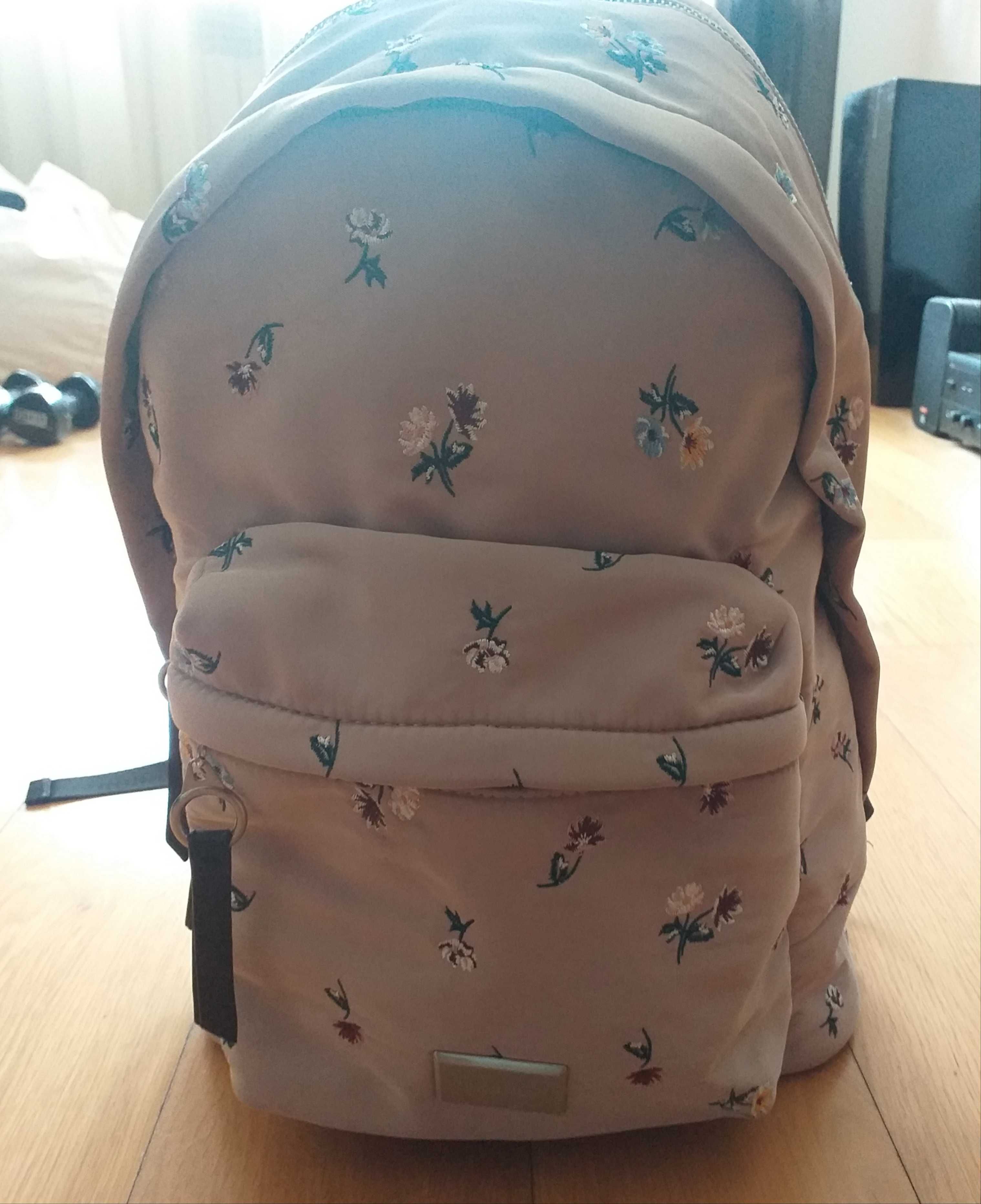 Mochila Parfois como nova