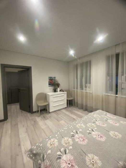 Продаж будинку з СОНЯЧНИМИ панелями та інвертором.