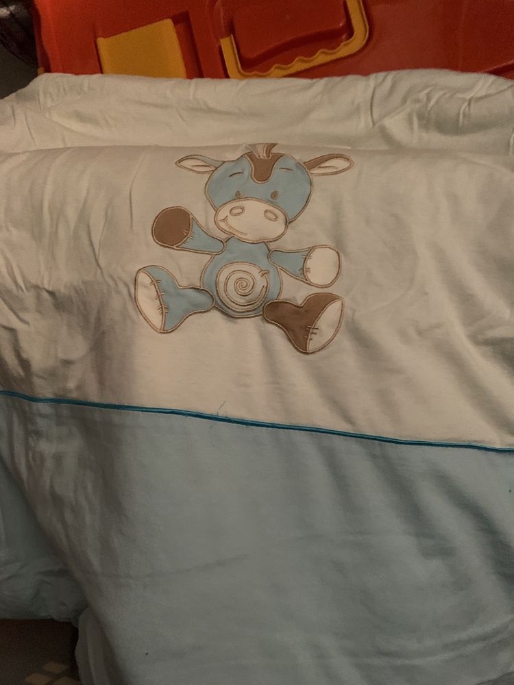Conjunto de edredão e resguardo de grades