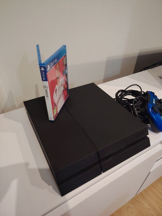 PS4 500GB + comando e jogo