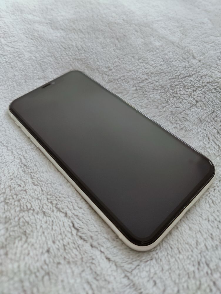 iPhone 11 4/128GB biały