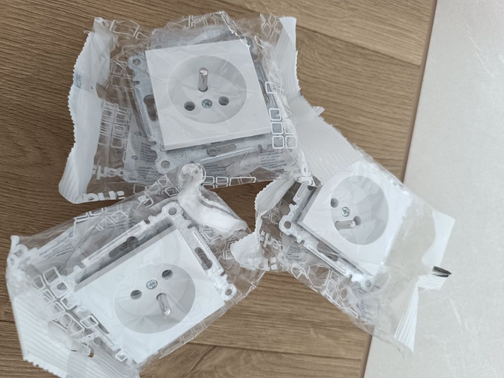 Gniazdo Hager Lumia WL1020 3szt.