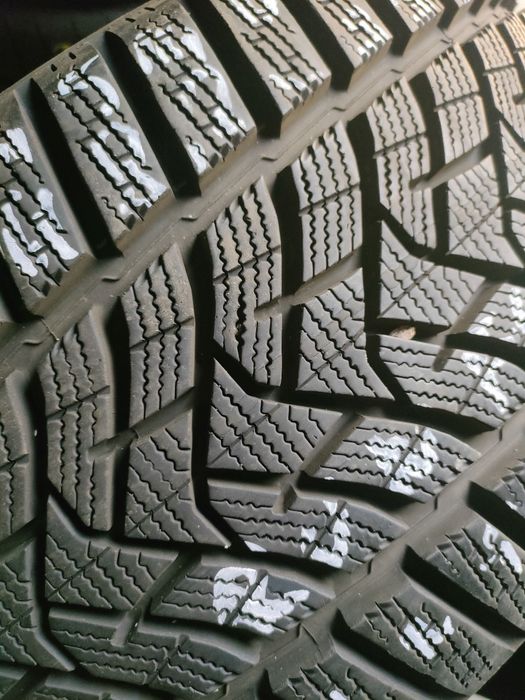 Opona zimowa 245/40R19 98V XL Dunlop Winter Sport 5 Run flat