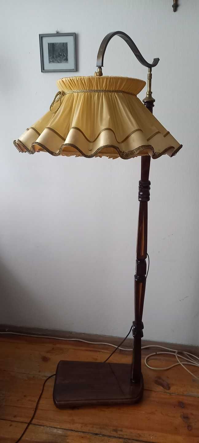 Drewniana lampa podłogowa z abażurem - ruchome ramię