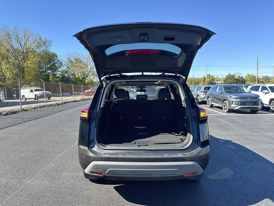 Nissan Rogue SL      2021