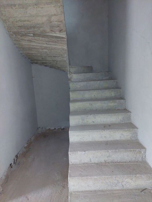 Продаж цегляного спареного будинку