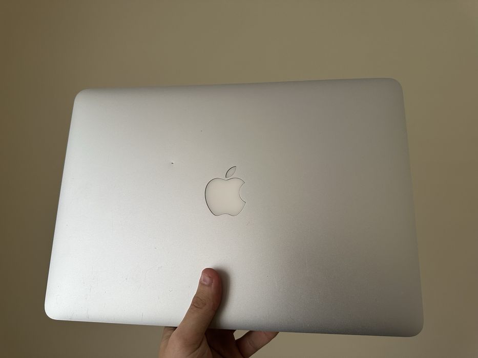 Продам Macbook Air 13” 2015p