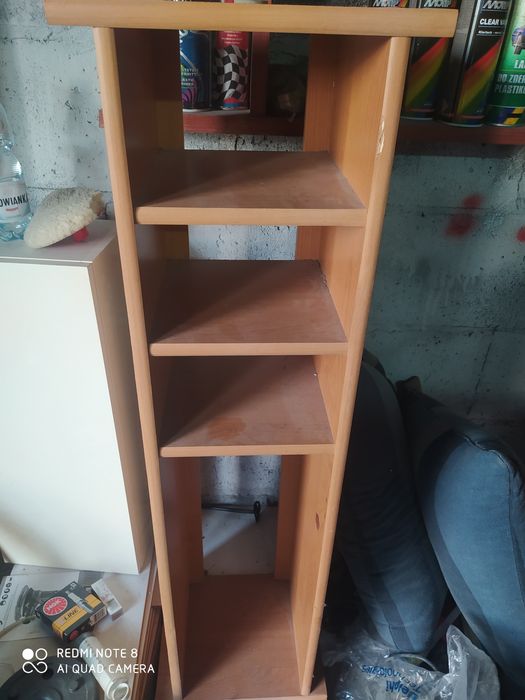 Szafka z półkami wysokość 1,10 m szerokość około 32 cm