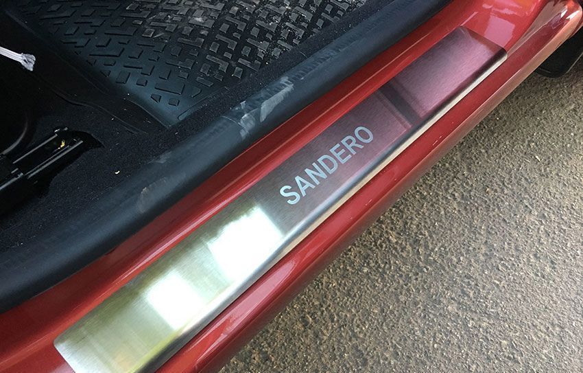 Накладки на пороги Renault Sandero /Duster 2010-2018 / Megane 2 3 4