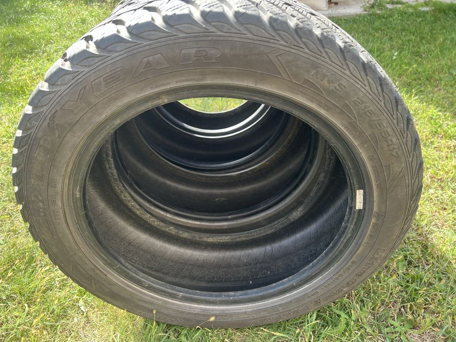 Зимова гума шини Goodyear UltraGrip Extreme 215/55 R17 бу