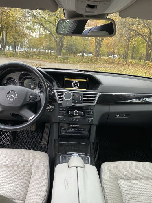 Mercedes Benz E350 повний привід 2010 рік
