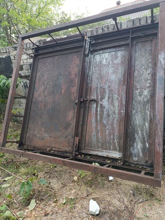Продам  металические ворота