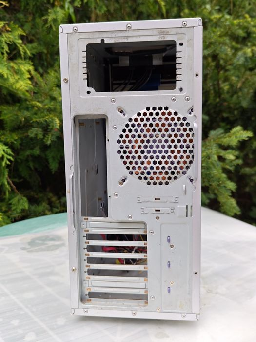 Duża obudowa ATX z szybą Thermaltake Soprano srebrna