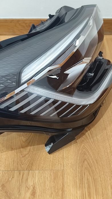 Farol Ótica Óptica Led Direita Nova e Original Renault Captur II