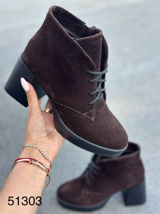 Жіночі шкіряні демісезонні черевики в кольорах