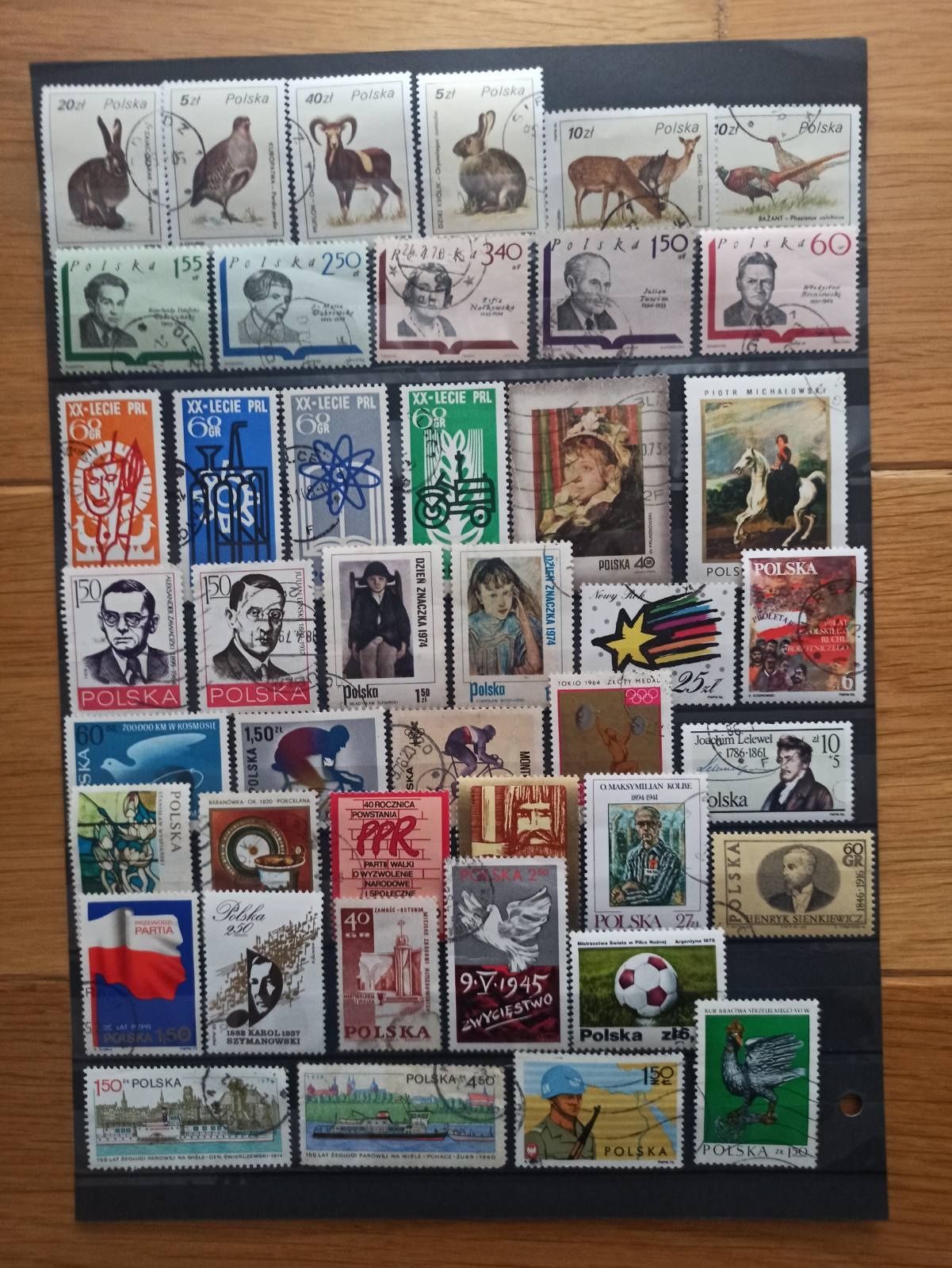 Znaczki pocztowe polskie i węgierskie