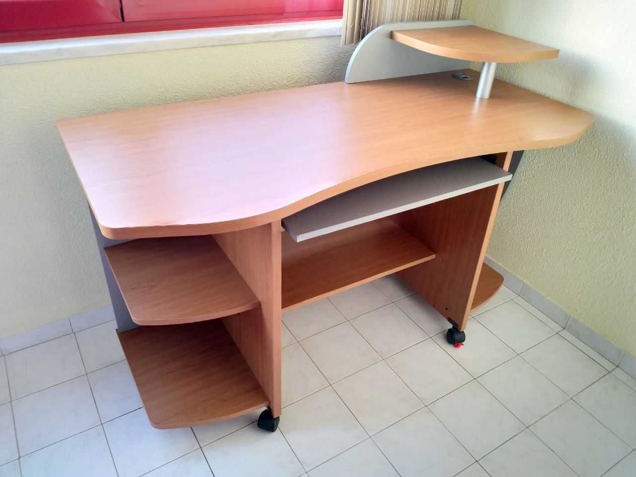 Secretária para computador