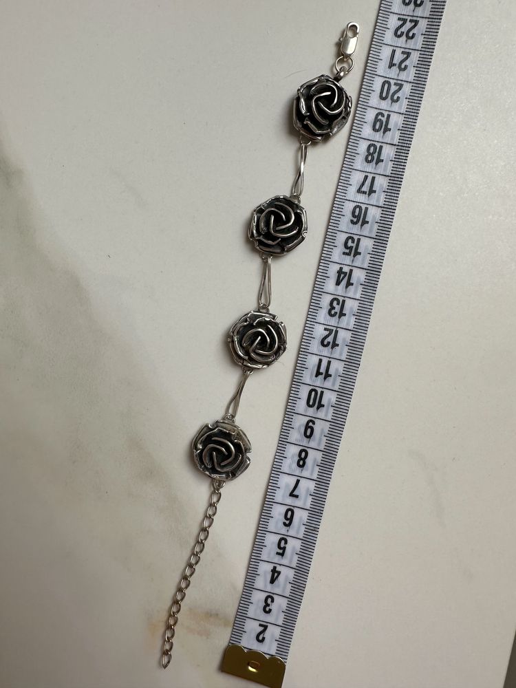 Piękna bransoletka z różami róże ciemne srebro 925