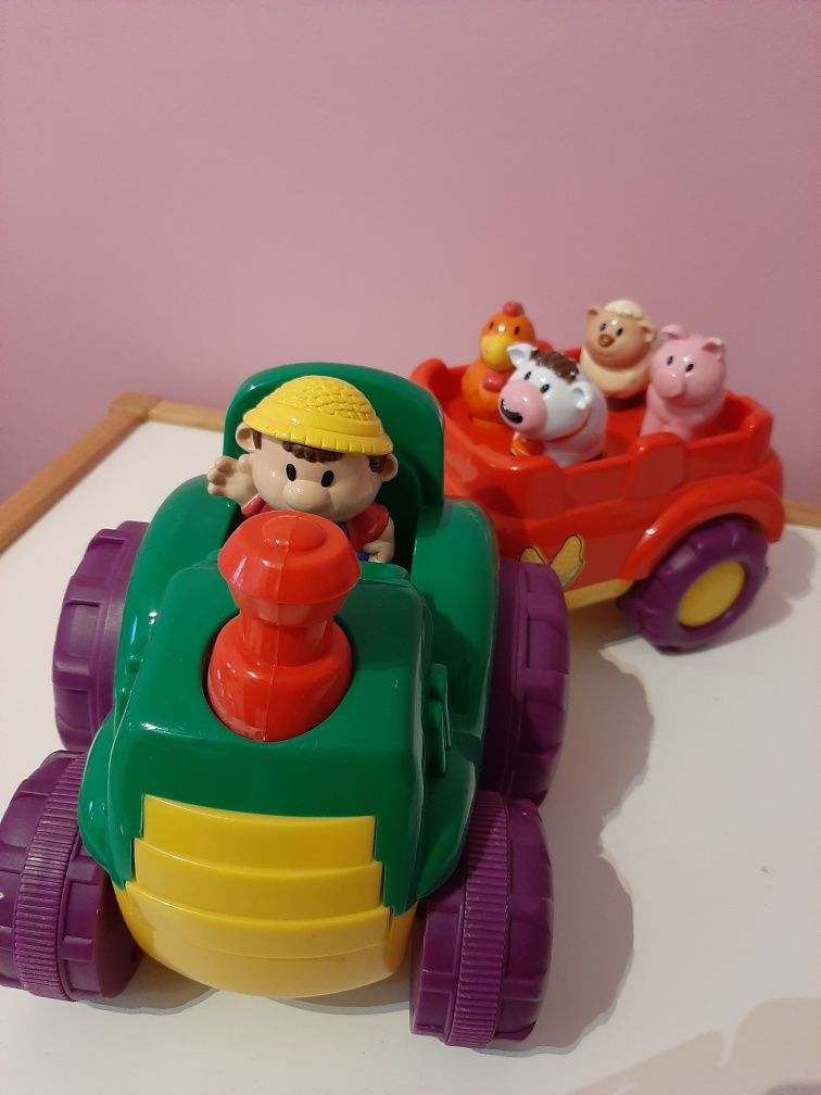 Traktor z zwierzętami farma
