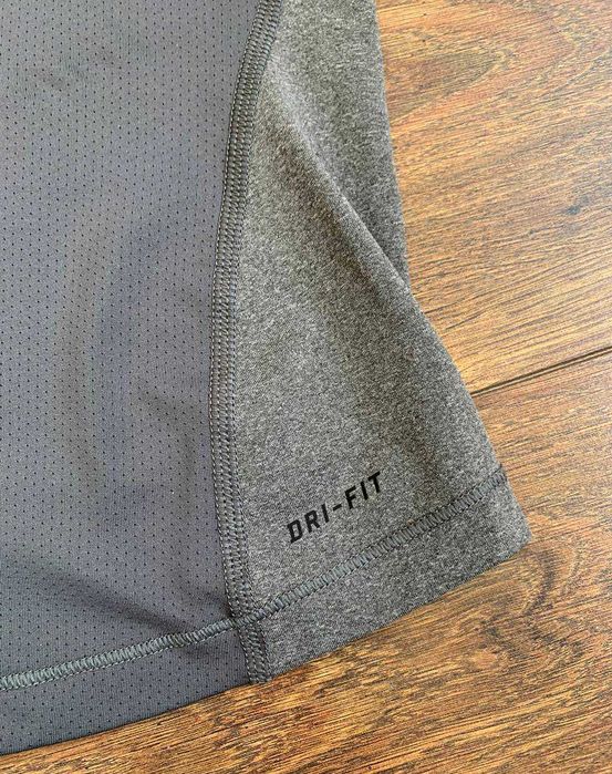 Жіноча майка Nike