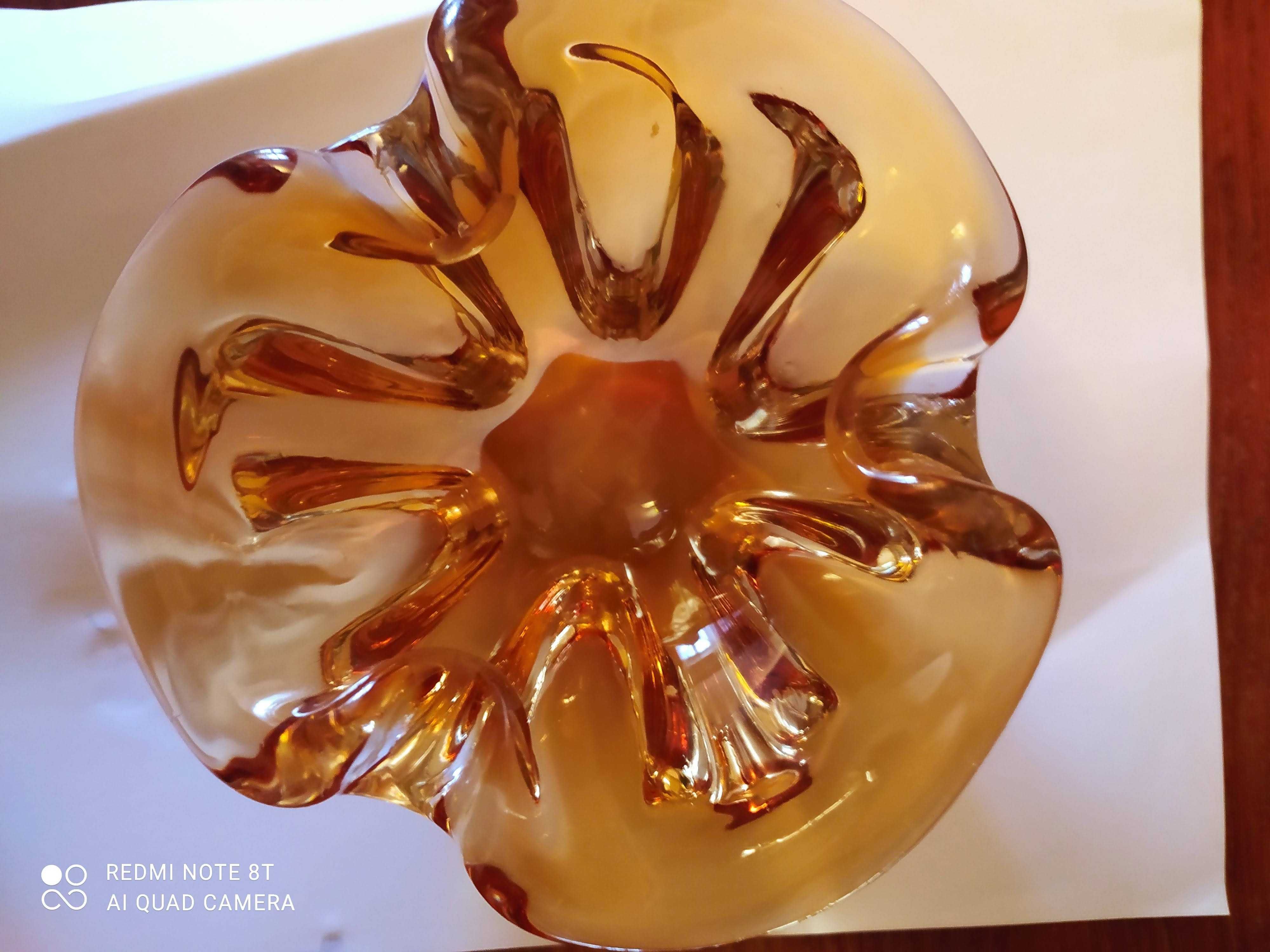 вазы для конфет и цветов ,пепельница- желтое гутнее стекло
