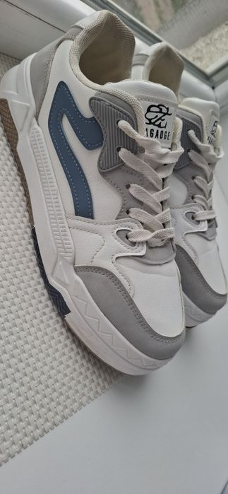 Кросівки 40 розміру