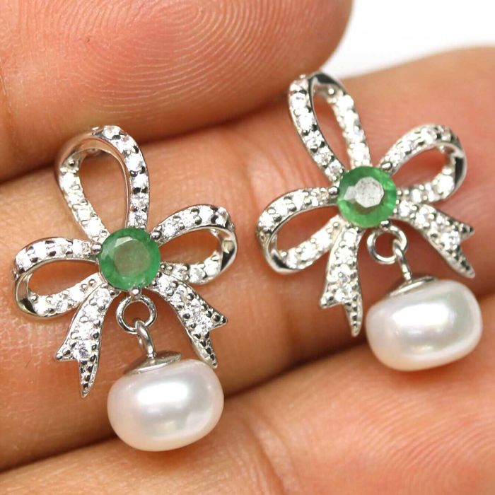 Серьги с белым жемчугом 7мм, изумрудом , серебро 925 пробы