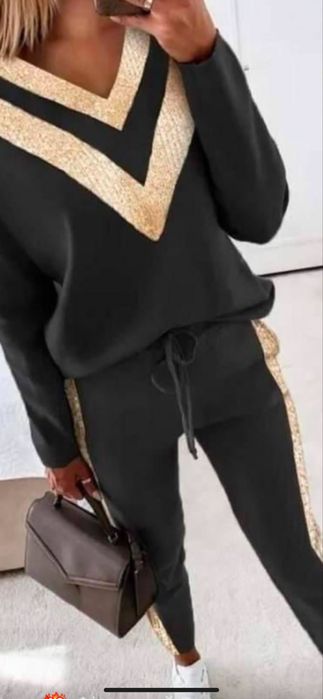 Продам новый прогулочный костюм. Трикотаж с пайетками. Оаерсайз.