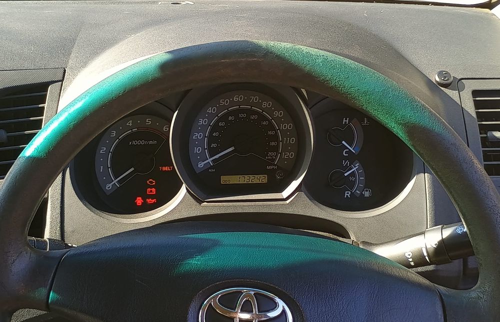 Продам Toyota Hilux 2,5 144 к.с.