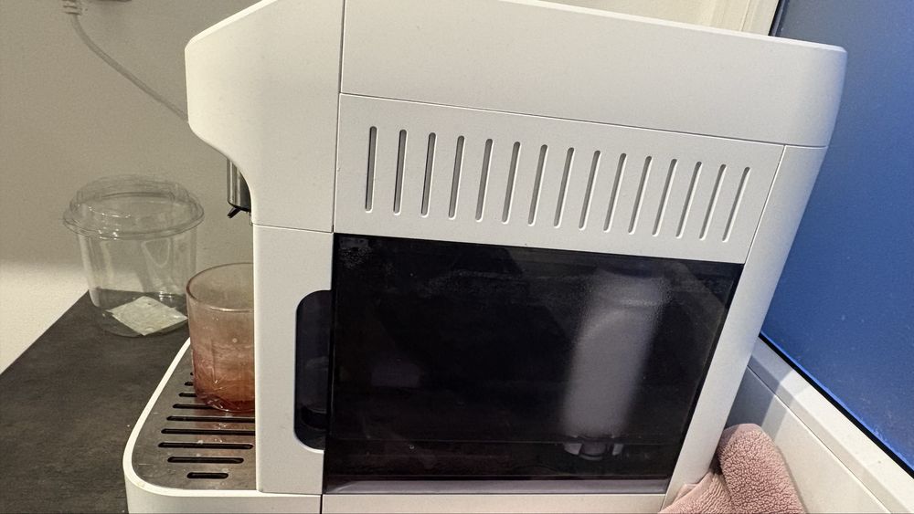 Piekny,Nowy DeLonghi ECAM 320.60.W Magnifica Plus
