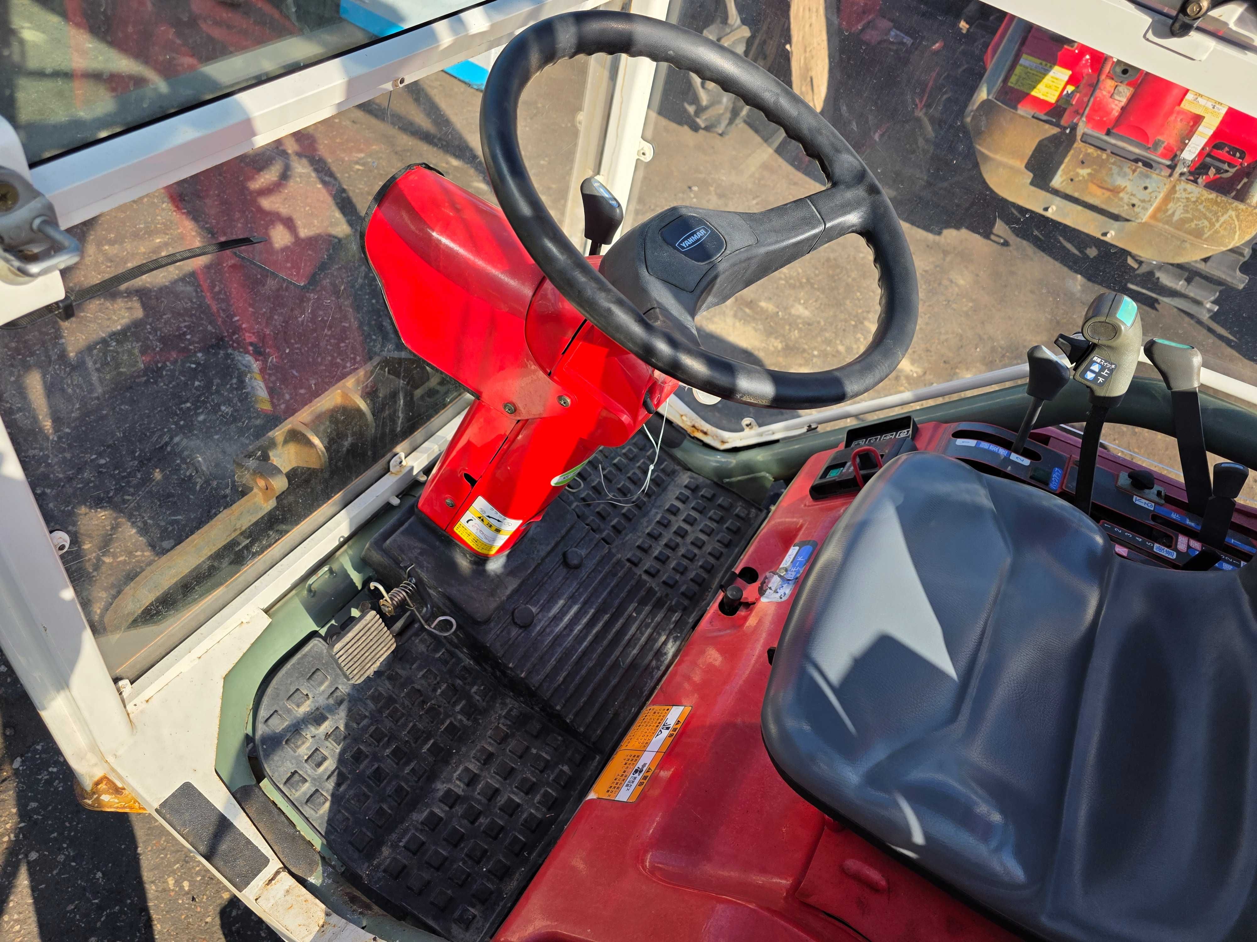 Міні-трактор гусеничний з кабіною YANMAR AC-18