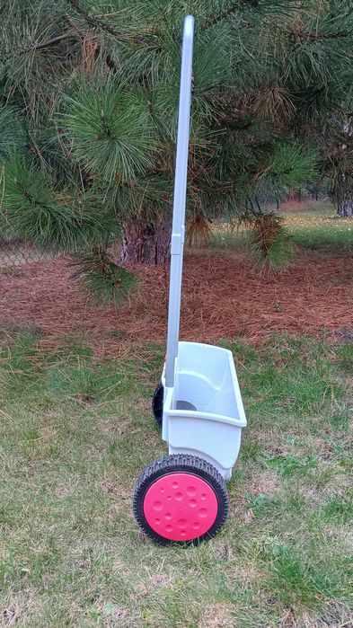 Siewnik do trawy NEC