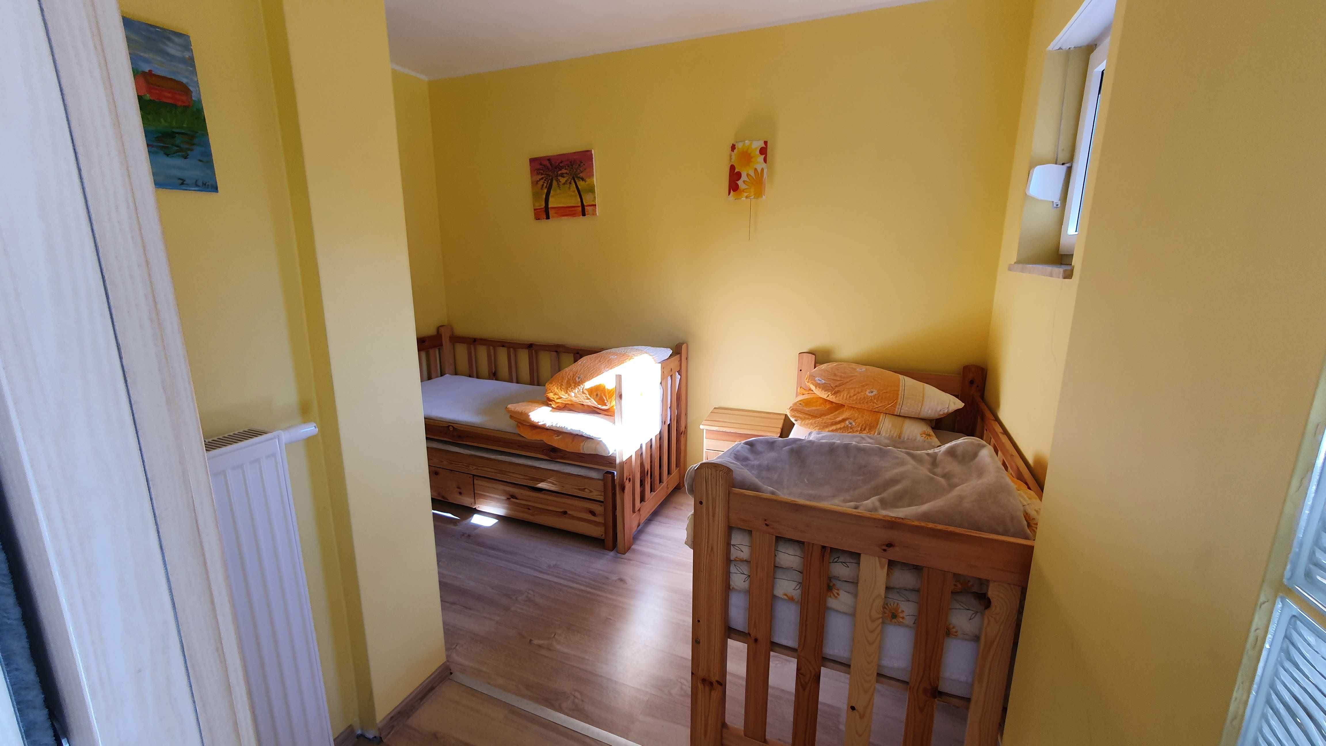 APARTAMENT NAD MORZEM 2-po. z ogrodem i parkingiem.