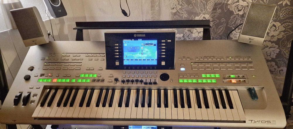 Sprzedam Yamaha Tyros 3
