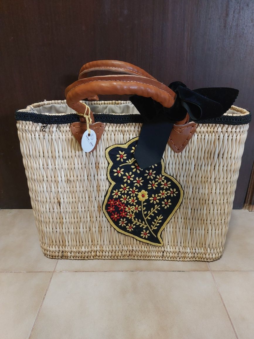 Cesta coração viana bordado à mão