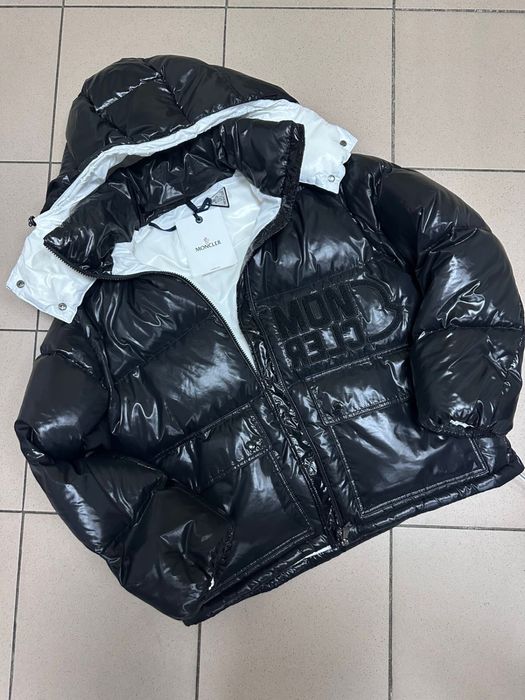 Куртка Moncler.