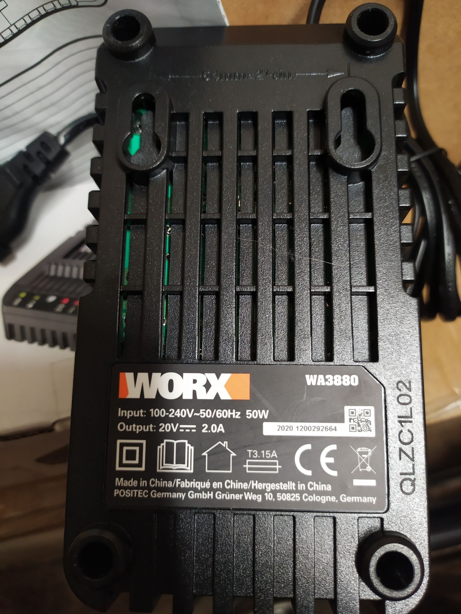 Ładowarka Worx WA3880 nowa