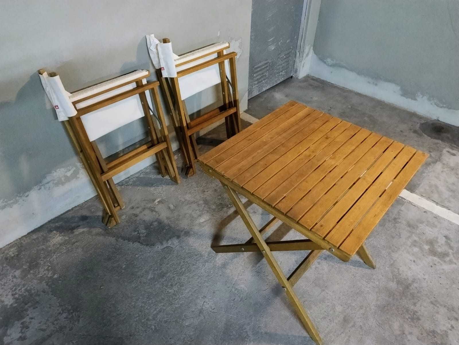 Mesa com 2 cadeiras de Jardim